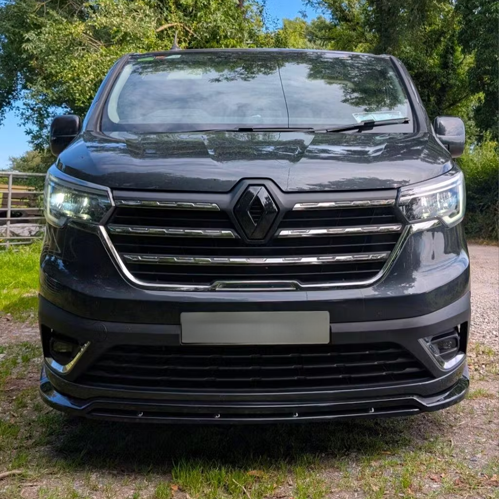 Renault Trafic 2022+ Front Splitter In Gloss Black