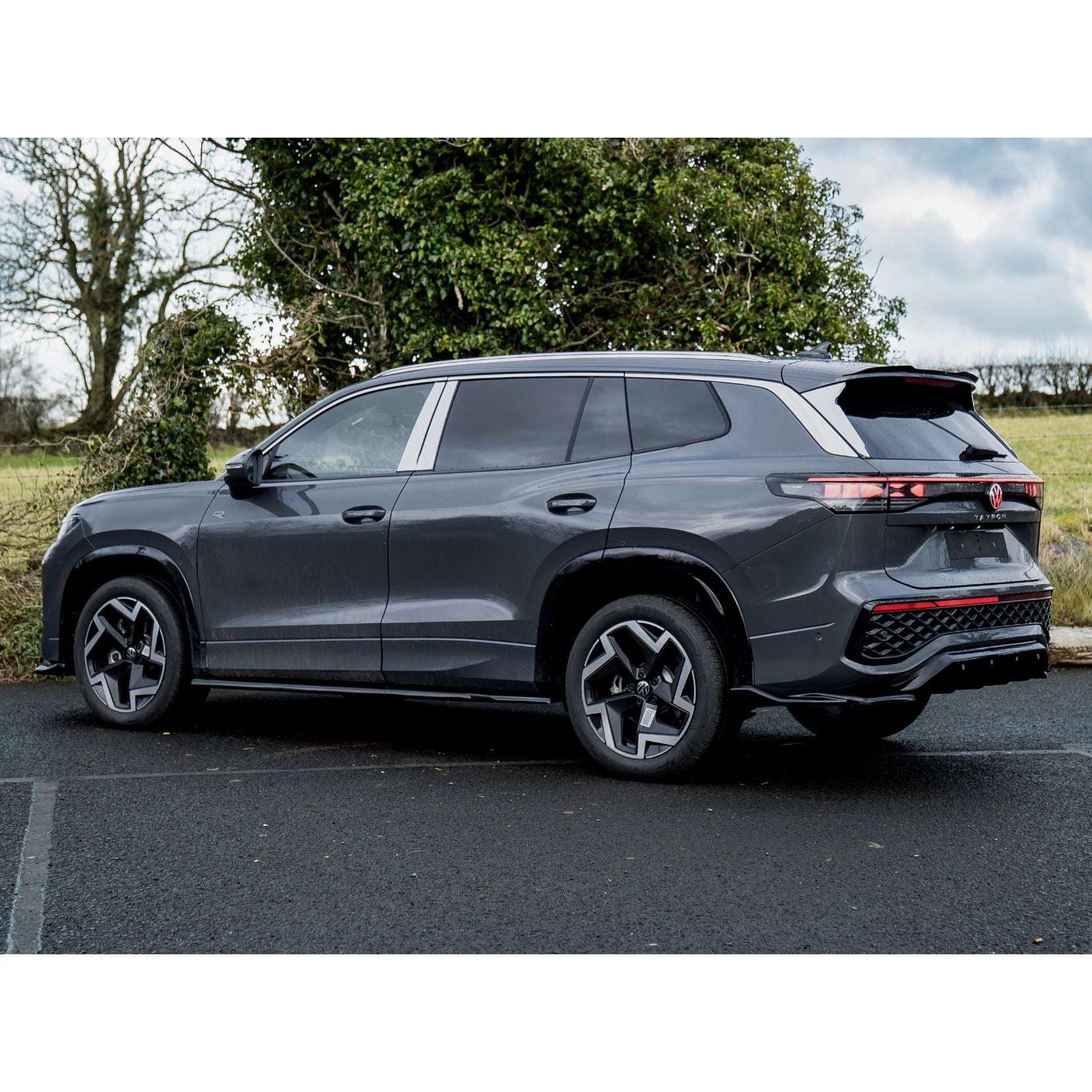 VW Tayron R-Line 2025 On Aero Body Kit In Gloss Black