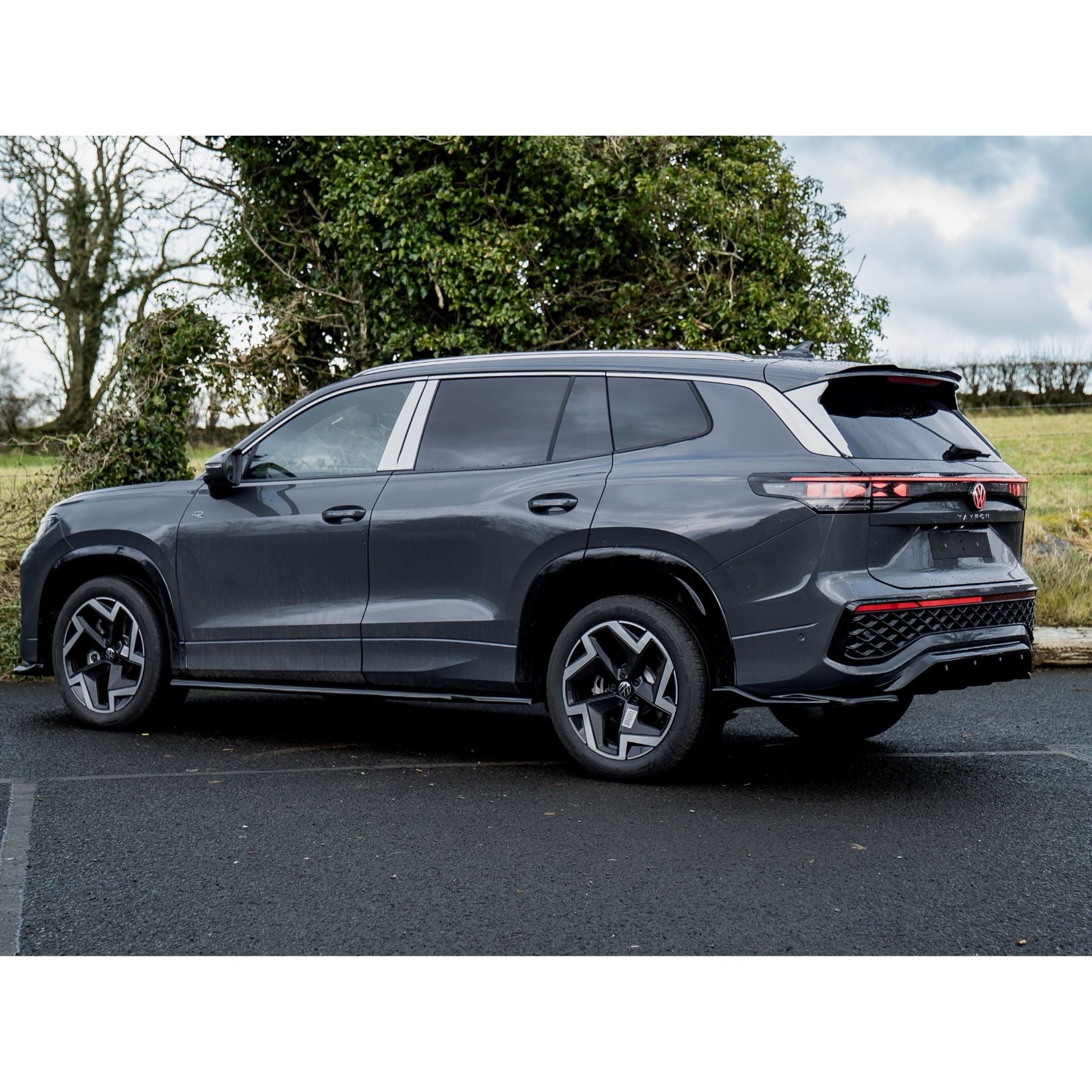 VW Tayron R-Line 2025 On Aero Body Kit In Gloss Black