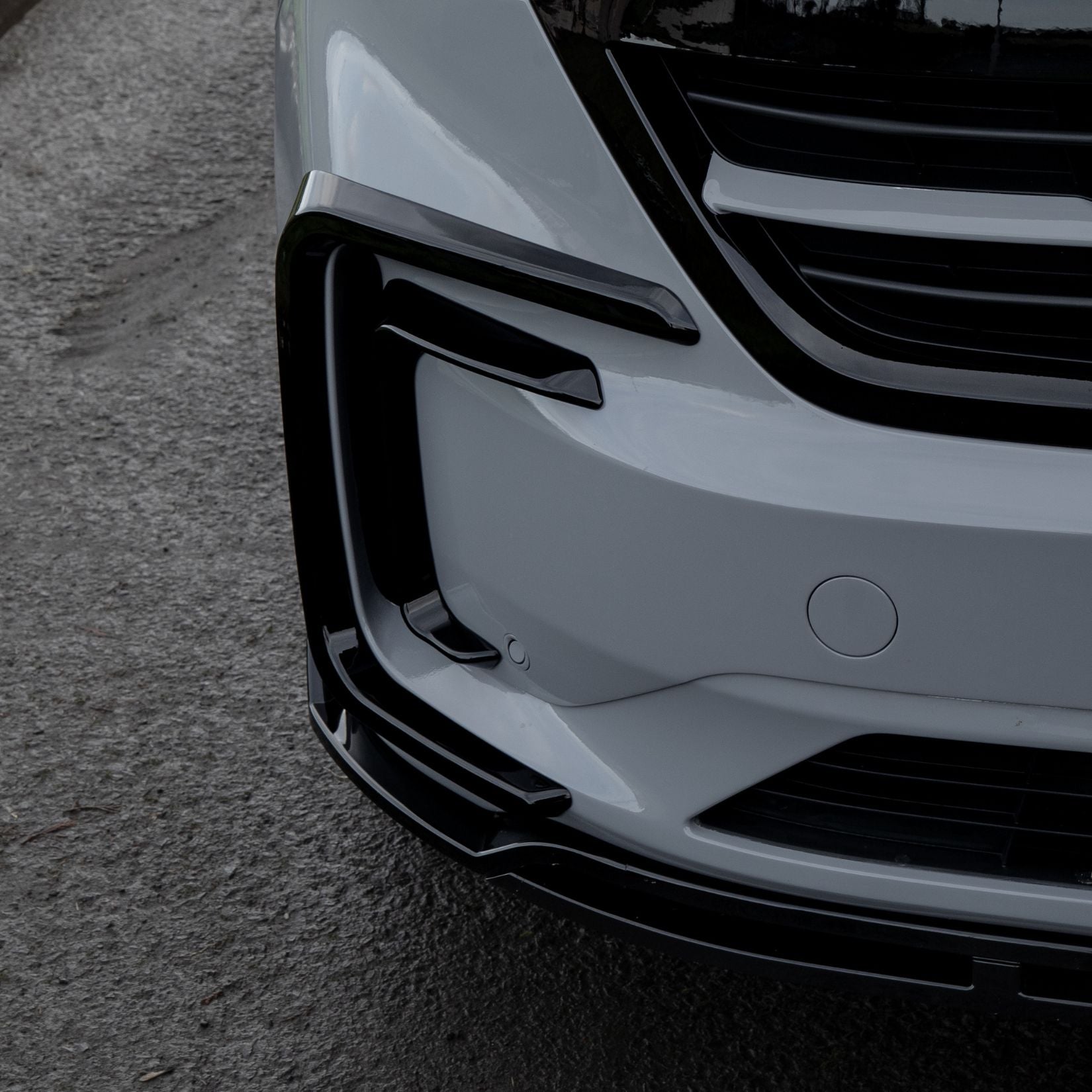 Volkswagen Transporter T7 2025 on Front Splitter Lip In Gloss Black