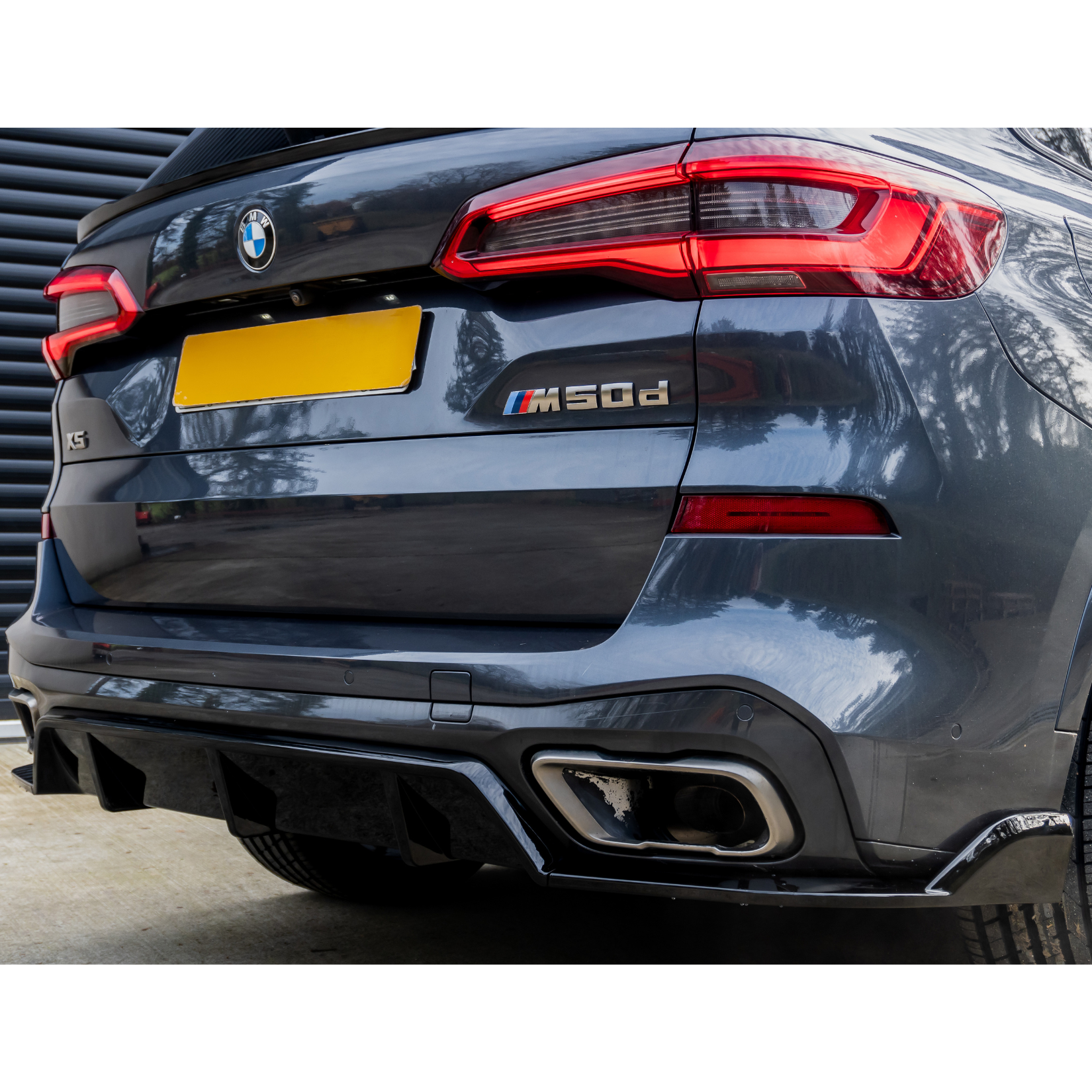 Bmw X5 G05 2018+ - Black Knight Rear Diffuser In Gloss Black