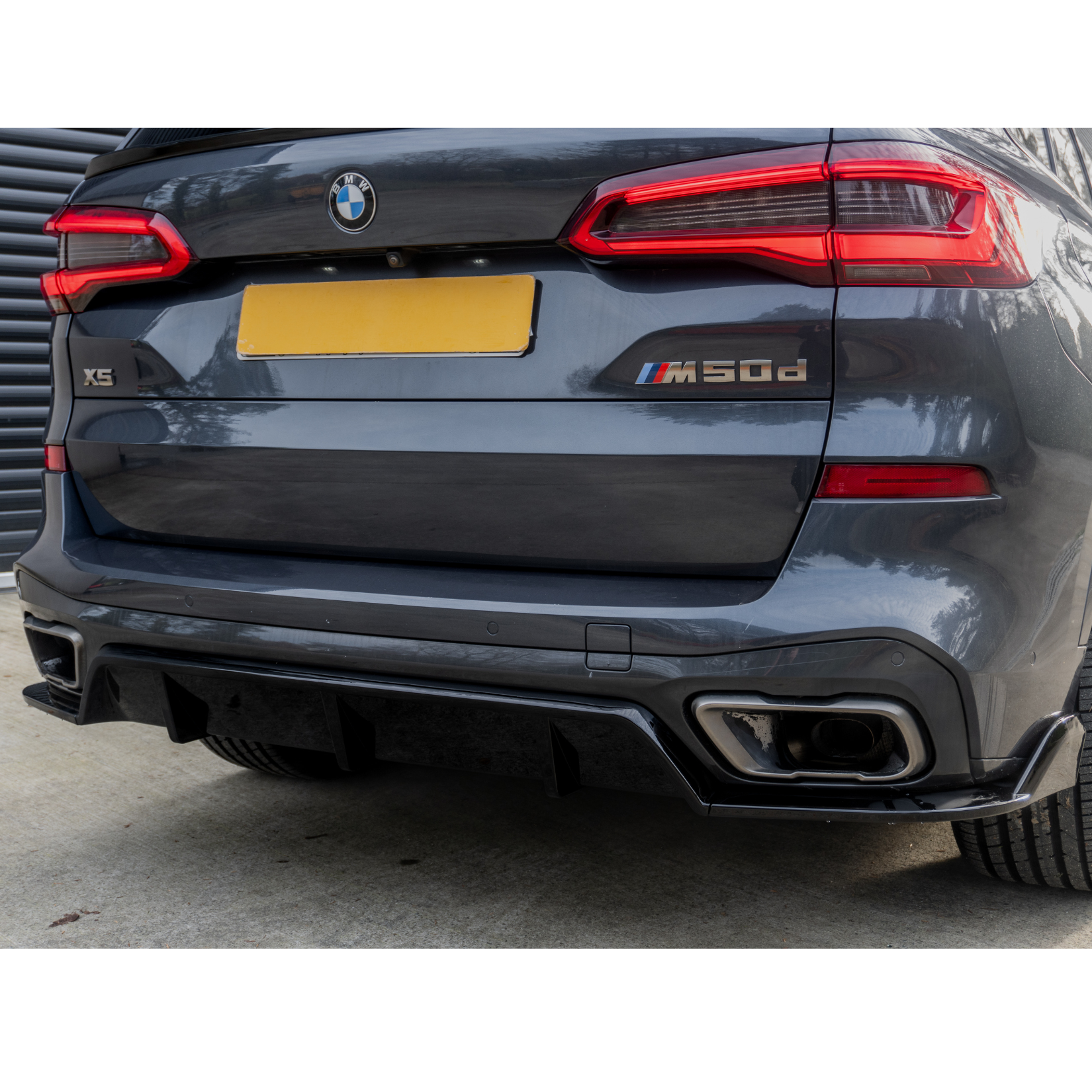 Bmw X5 G05 2018+ - Black Knight Rear Diffuser In Gloss Black