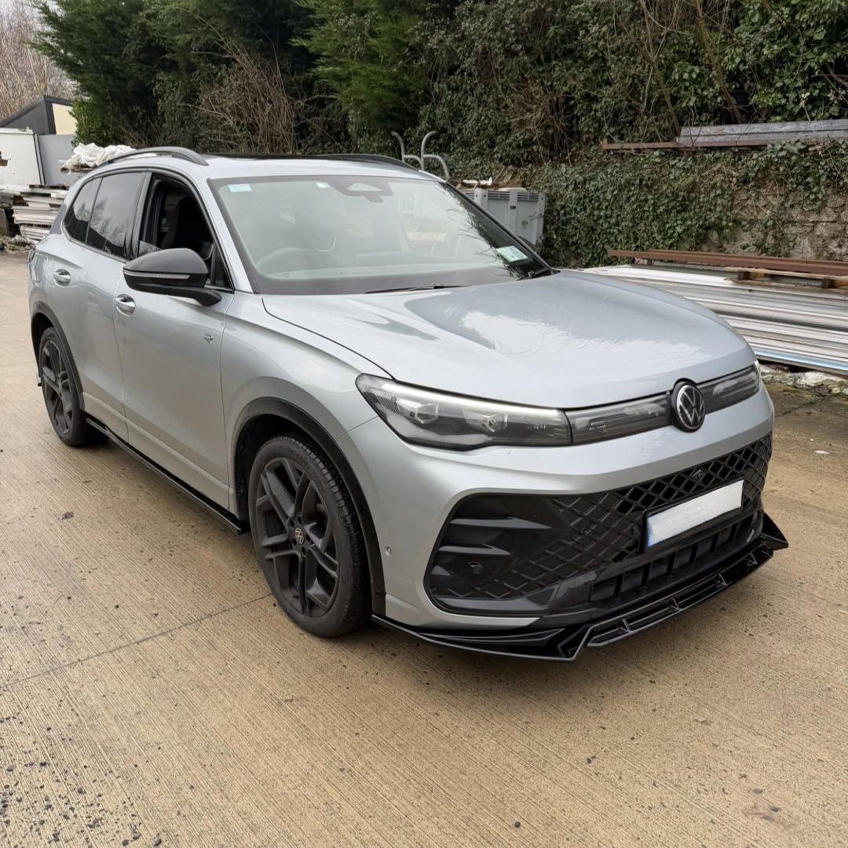 Volkswagen Tiguan MK3 2024+ R Line Front Splitter In Gloss Black