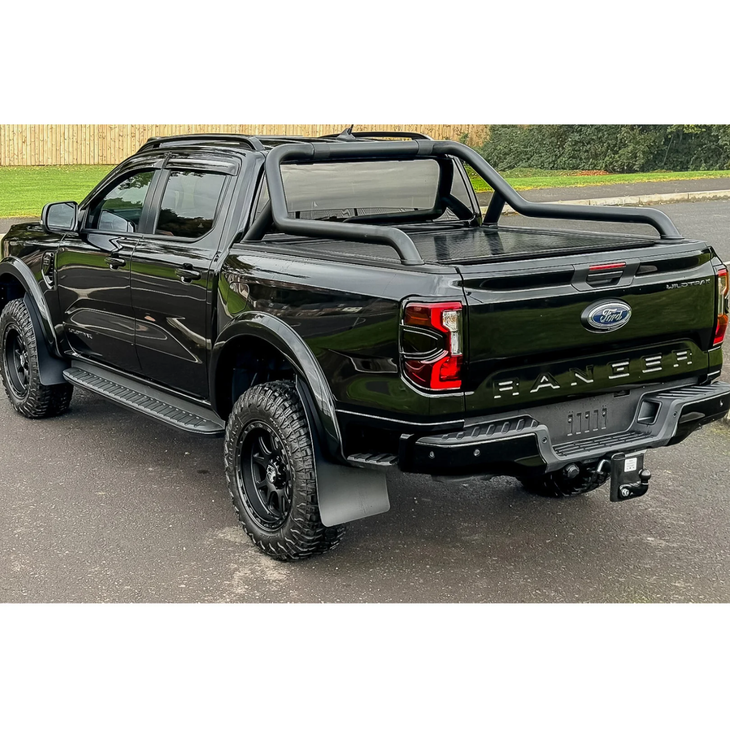 Ford Ranger T9 2023 On Double Cab Standard Auto Ridgeback Roll Top Cover & Ridgeback Roll Bar In Black