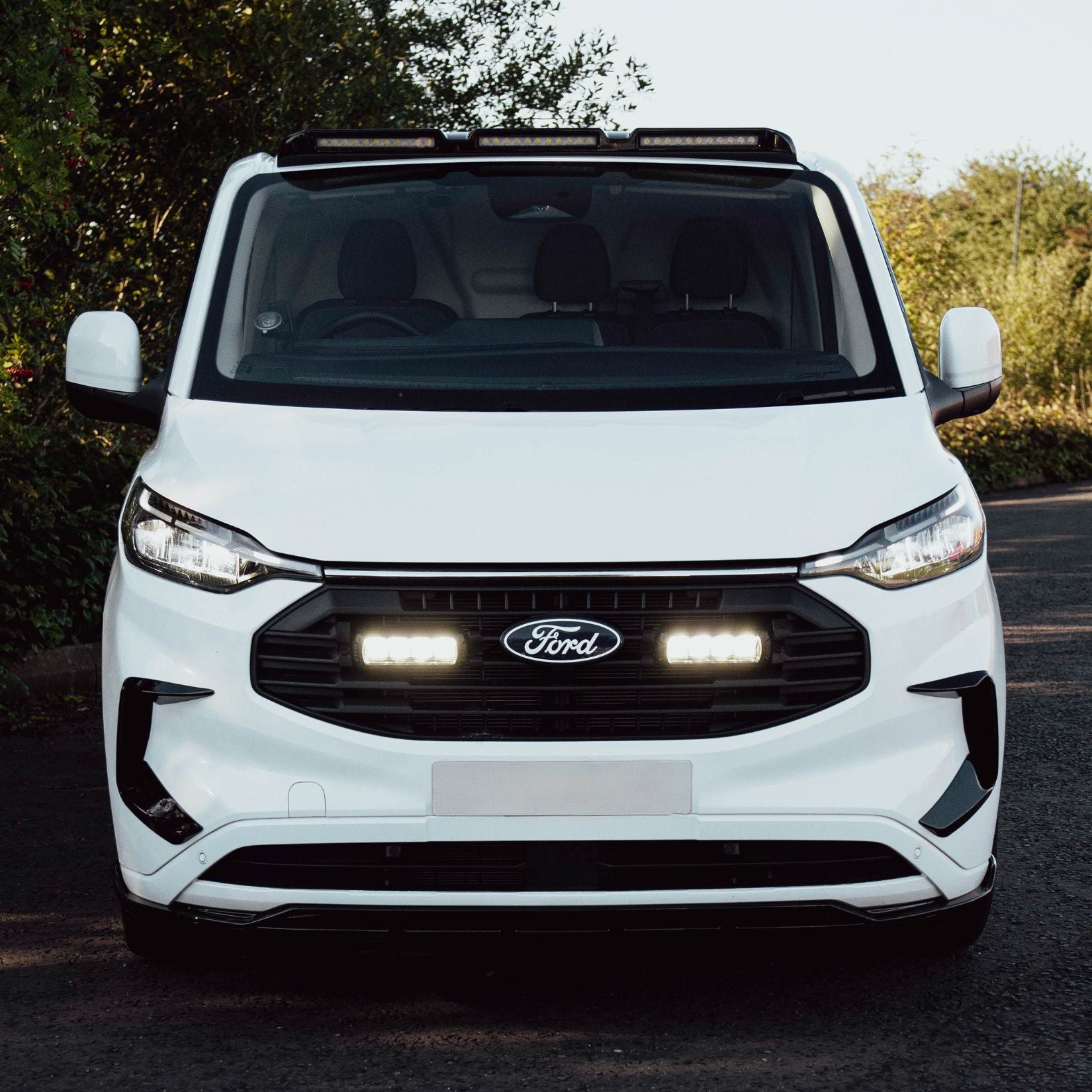 Ford Transit Custom MK2 2024 on Luminex Roof Light Pod With Amber Strobe Gloss Black