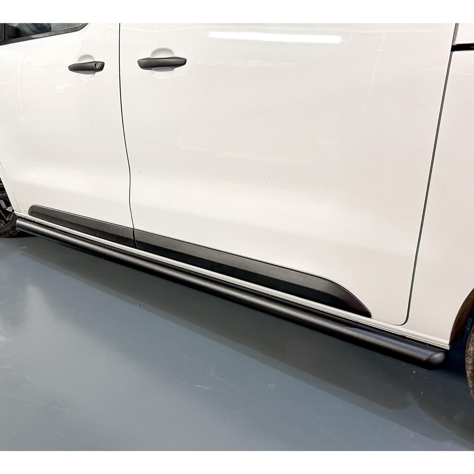 Proace 16on / Expert 16on / Vivaro 21on / Dispatch 16on Black Side Bars - Angular - Lwb - 60mm