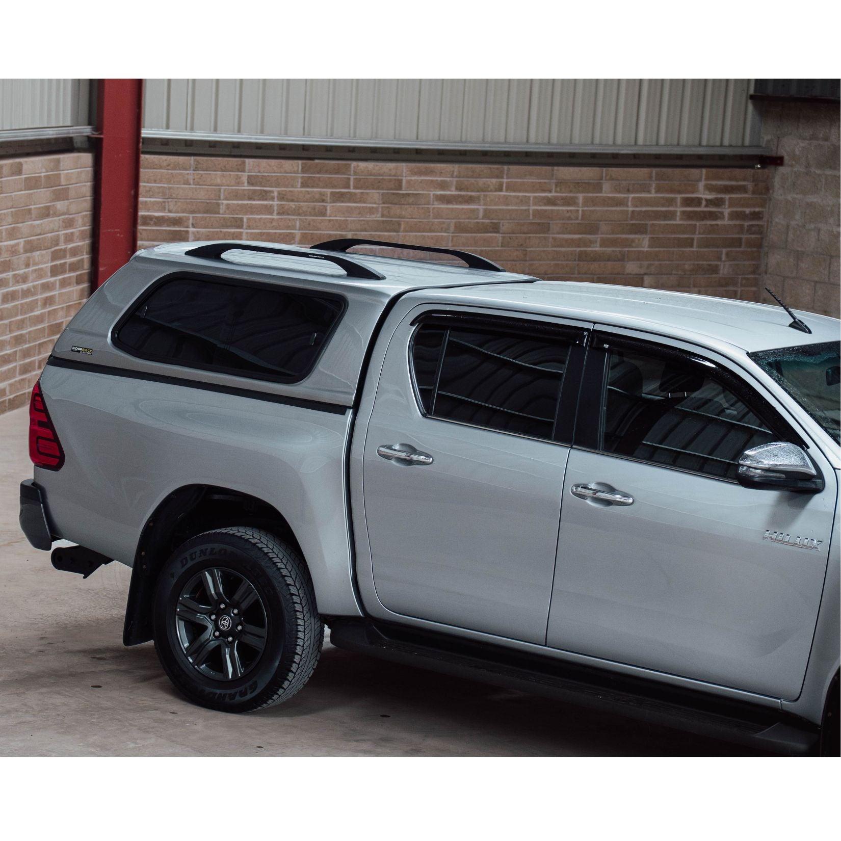 Ridgeback S-series Hardtop For Toyota Hilux Mk8 Double Cab 2015 On Silver Blade - 1D6