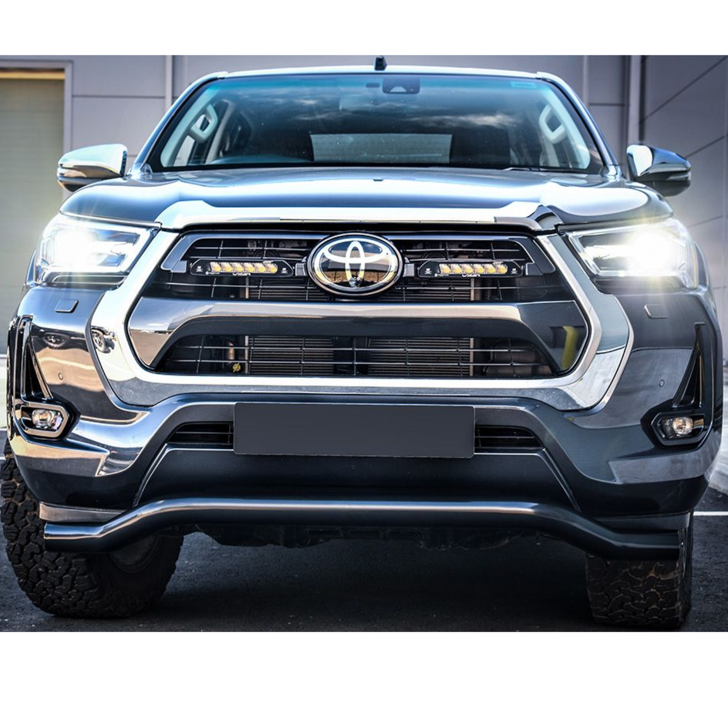 Toyota Hilux 2021+ Grille Kit - Linear-6 Elite