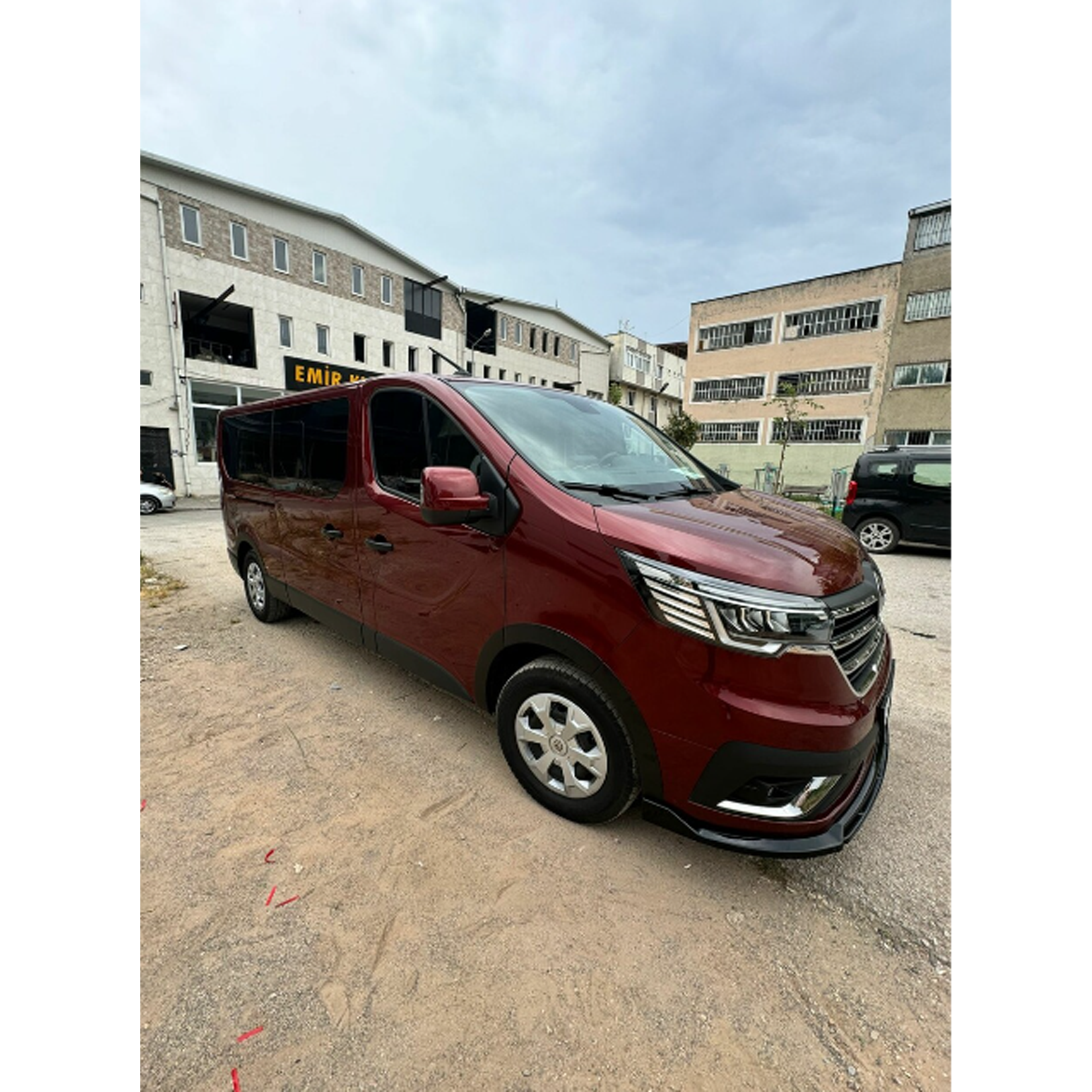 Renault Trafic 2022+ Front Splitter In Gloss Black