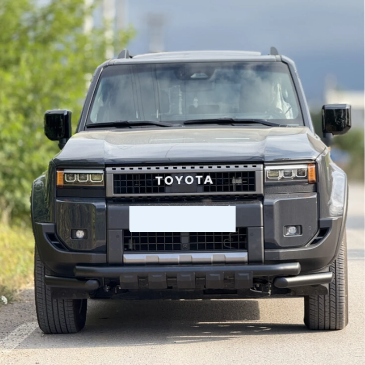 Toyota Land Cruiser LC250 2025 On Front City Bar In Black