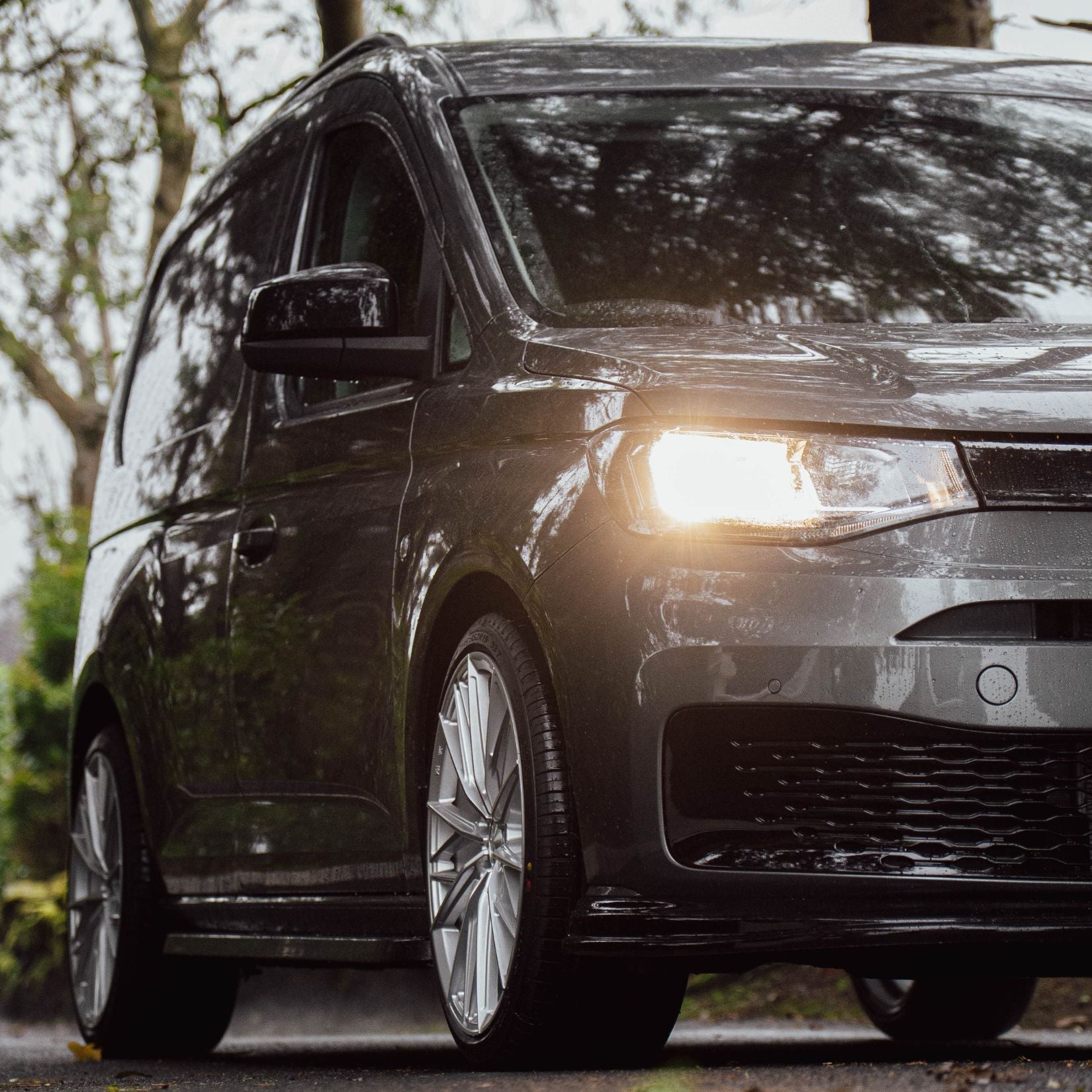 VW Caddy 2021 On SWB Trapeziod Side Bars in Gloss Black
