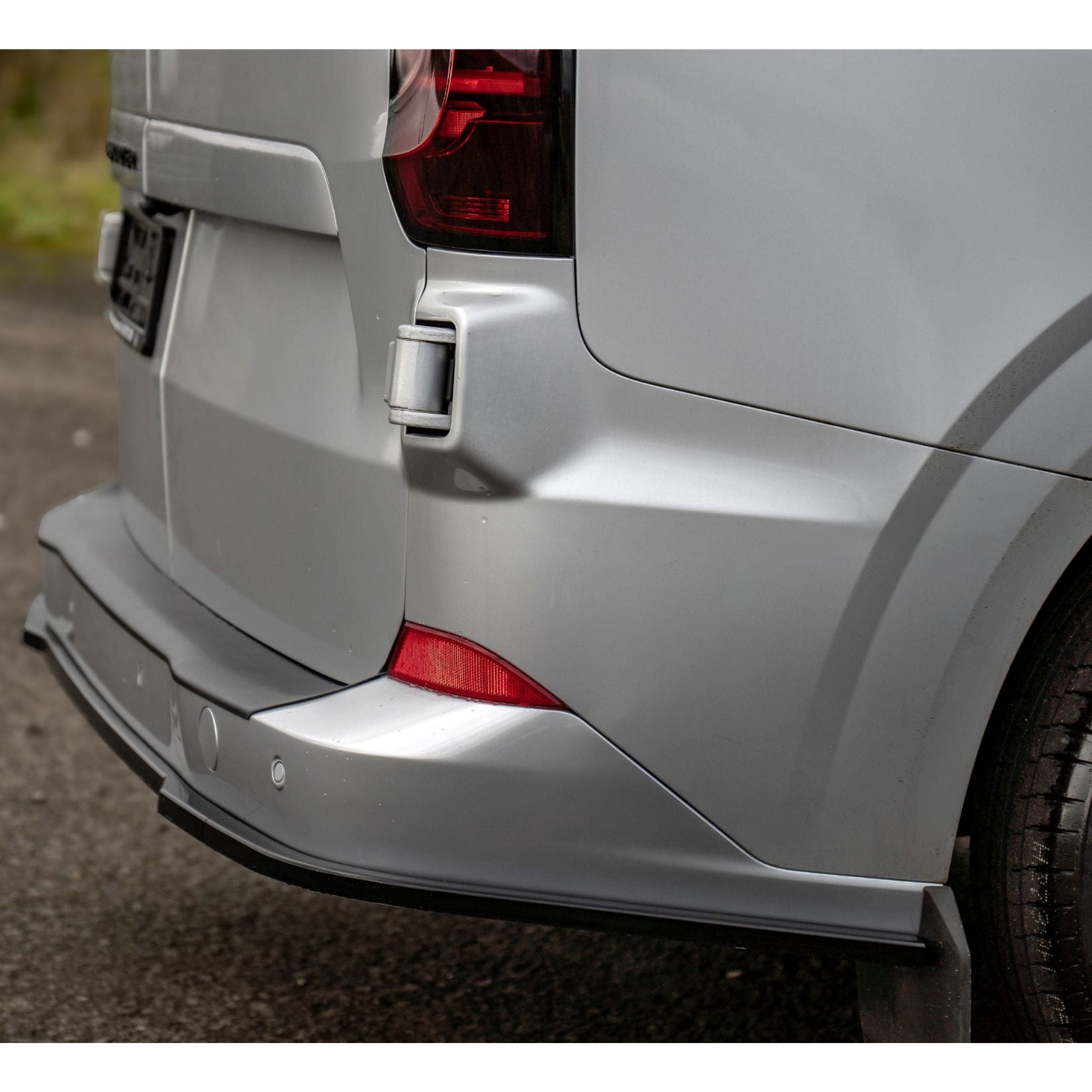 Volkswagen Transporter T7 2025+ Rear Bumper Splitter In Gloss Black