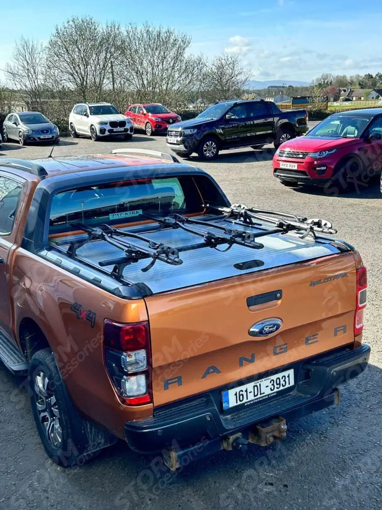 Ridge Carrier Lockable Bike Rack In Black