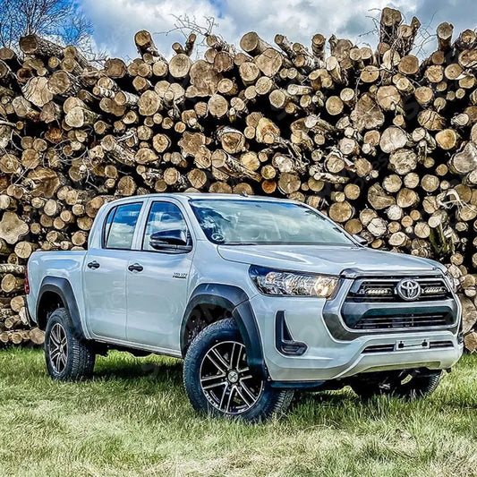 Toyota Hilux 2021+ Grille Kit - Linear - 6
