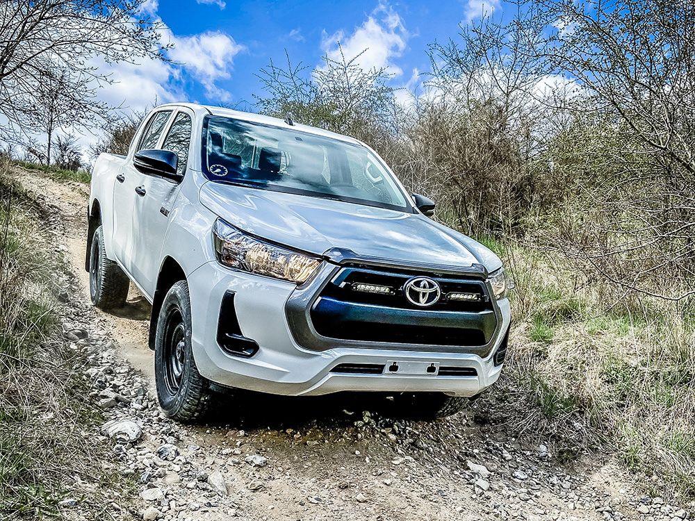 Toyota Hilux 2021+ Grille Kit - Linear - 6