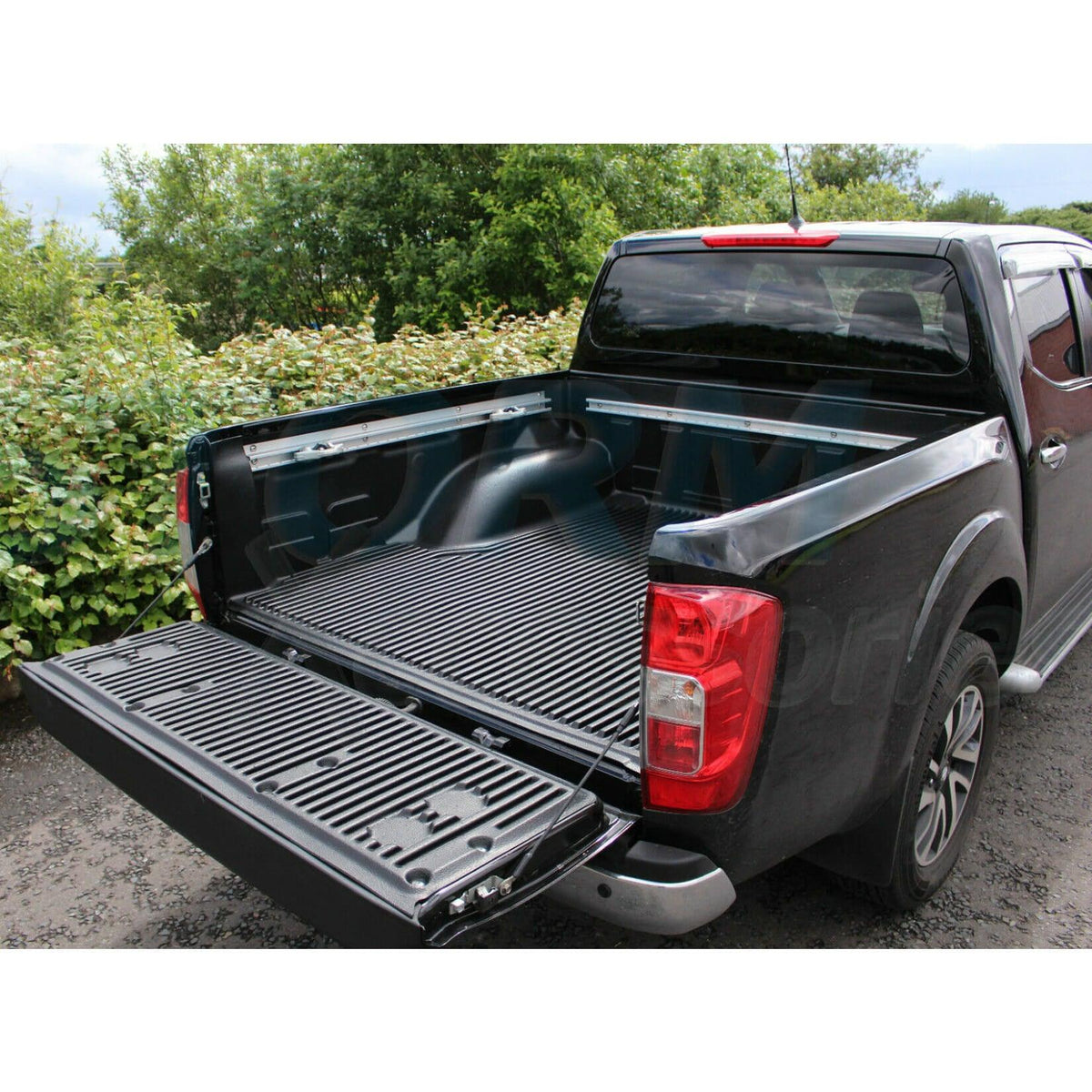 NISSAN NAVARA NP300 2016 ON - DOUBLE CAB UNDER RAIL LOAD BED LINER - Storm Xccessories2